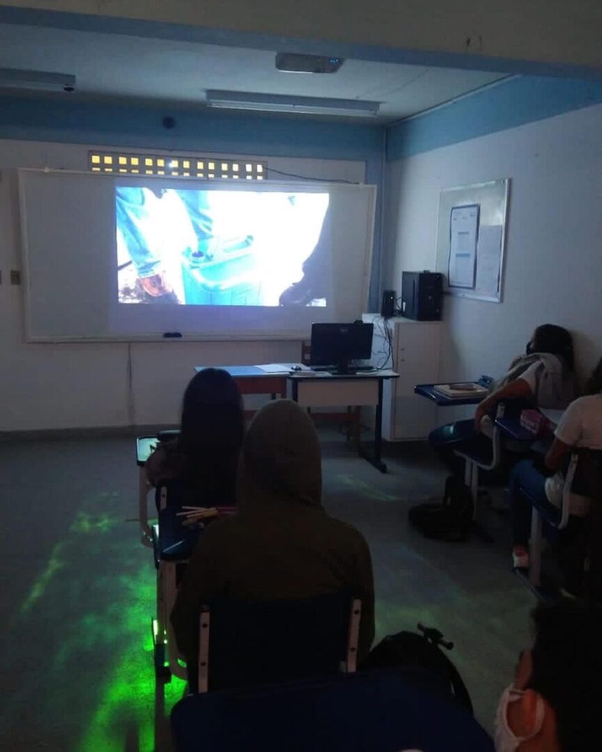 Os educandos da 1ª série assistiram ao documentário Brave Blue World.