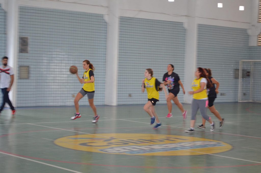 Basquete nos jogos internos do Ensino Médio