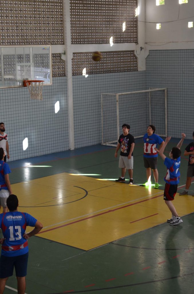 Basquete nos jogos internos do Ensino Médio