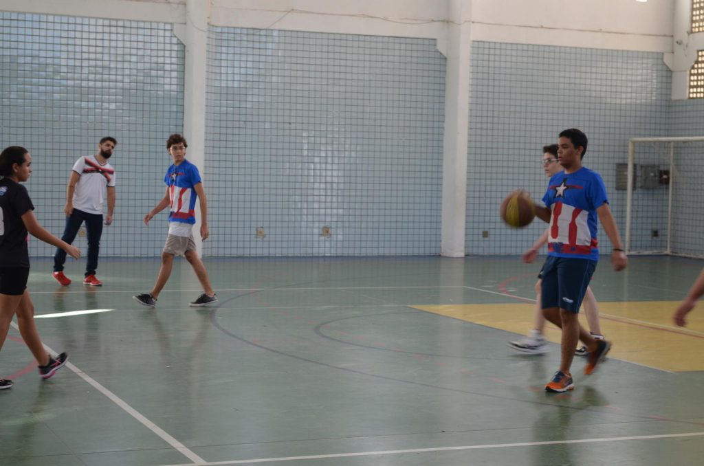 Basquete nos jogos internos do Ensino Médio