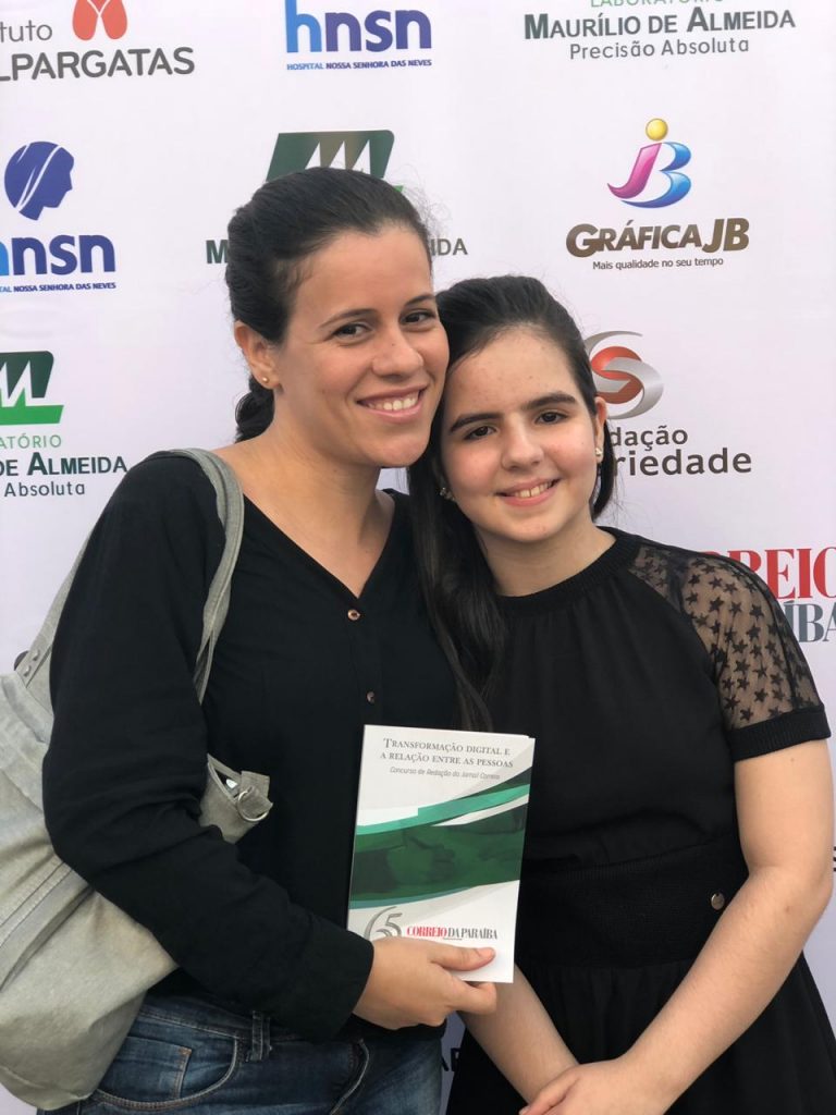 Aluna do Athenas conquista o 1º lugar no Concurso de Redação do Sistema Correio de Comunicação