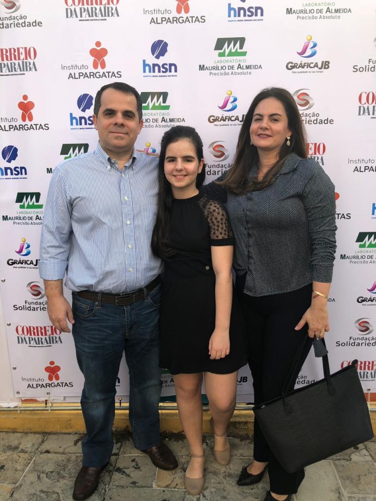 Aluna do Athenas conquista o 1º lugar no Concurso de Redação do Sistema Correio de Comunicação