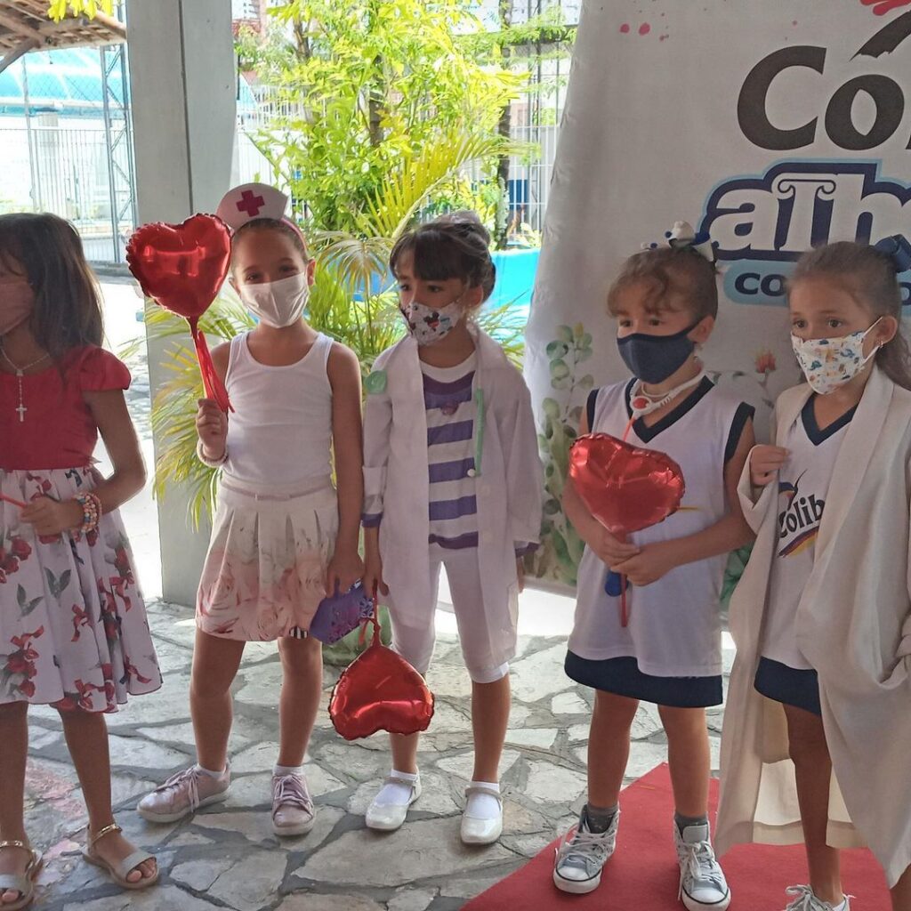 Nossas lindas alunas do Colibri não ficaram de fora da comemoração do Dia das Mulheres!