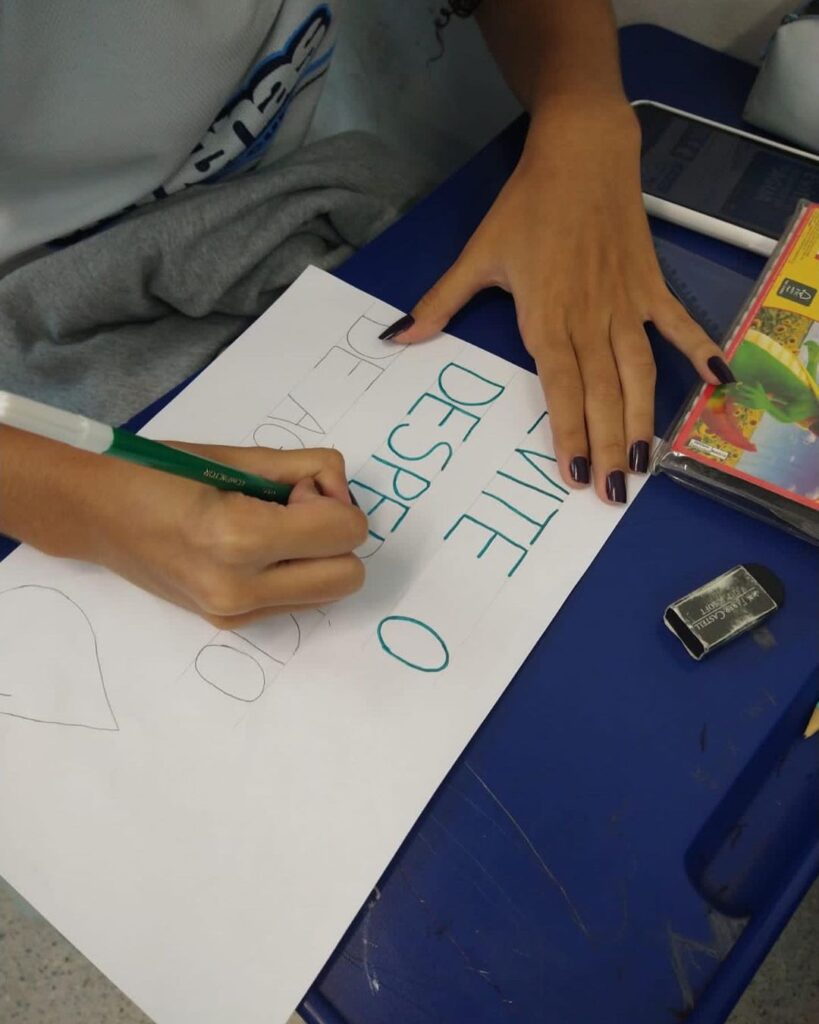 Os educandos da 1ª série assistiram ao documentário Brave Blue World.