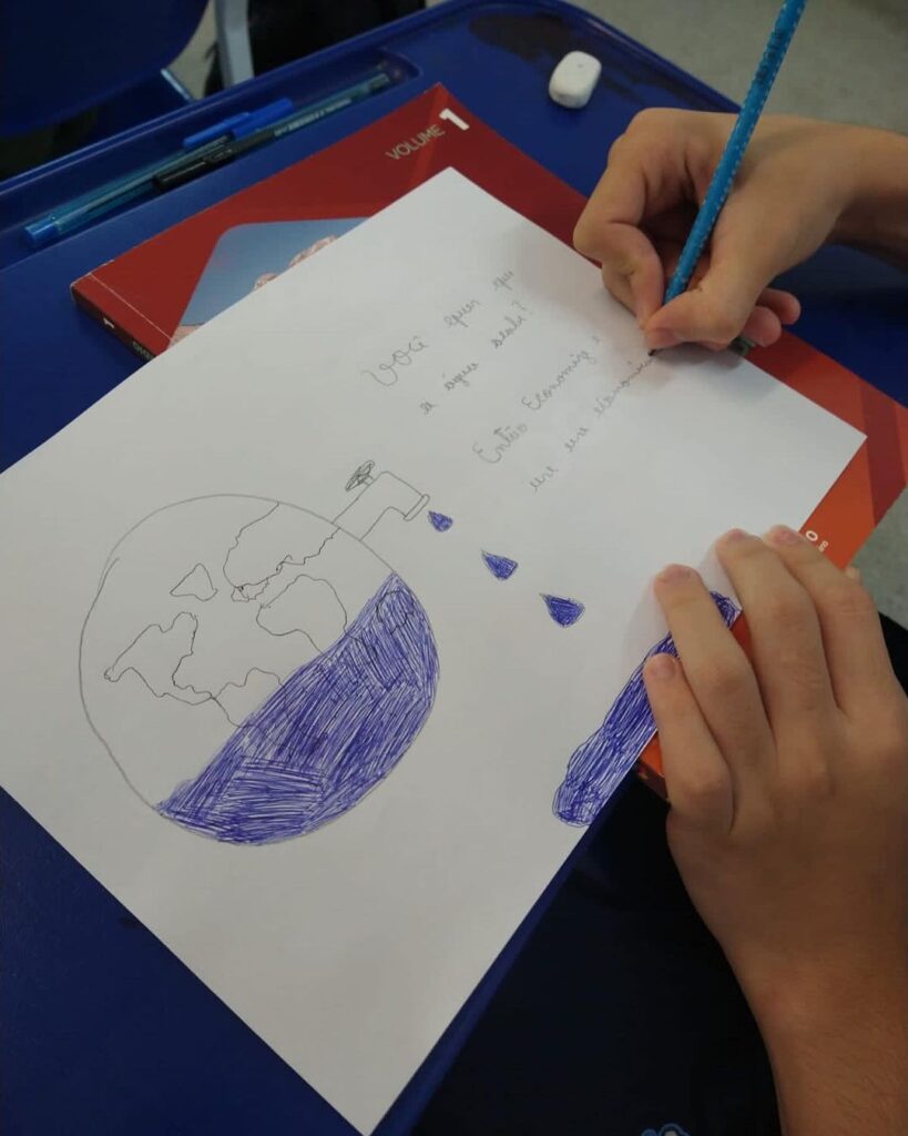 Os educandos da 1ª série assistiram ao documentário Brave Blue World.