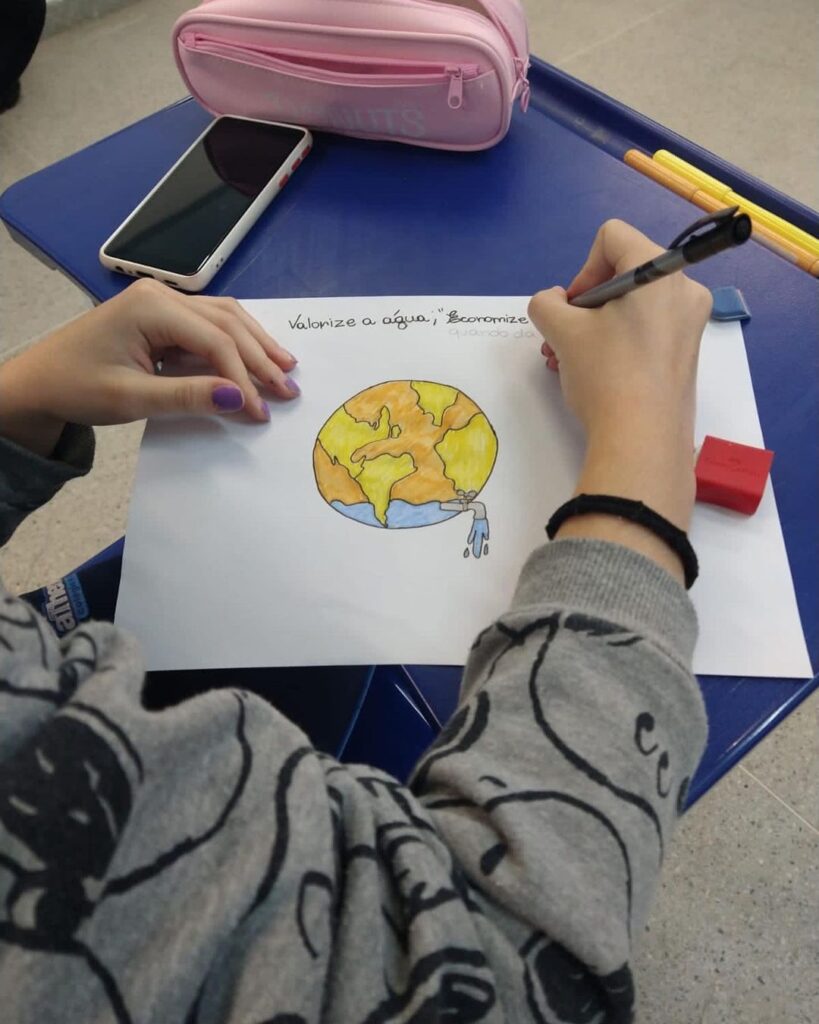 Os educandos da 1ª série assistiram ao documentário Brave Blue World.