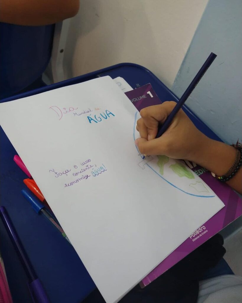 Os educandos da 1ª série assistiram ao documentário Brave Blue World.