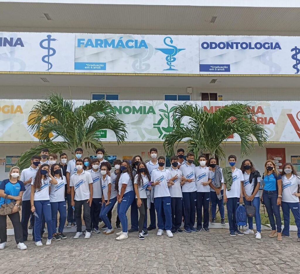 Hoje as turmas da primeira e terceira séries do ensino médio visitaram a Faculdade Facene Famene a convite do projeto Anatomia Viva.