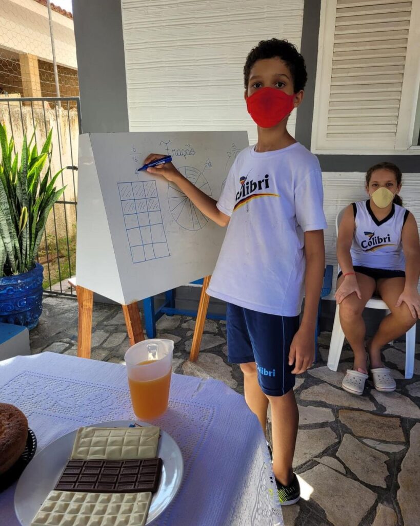 Uma delícia de aula! 😋 Em uma aula prática de Fração a turma do 5°Ano B interagiu de forma descontraída e saborosa.