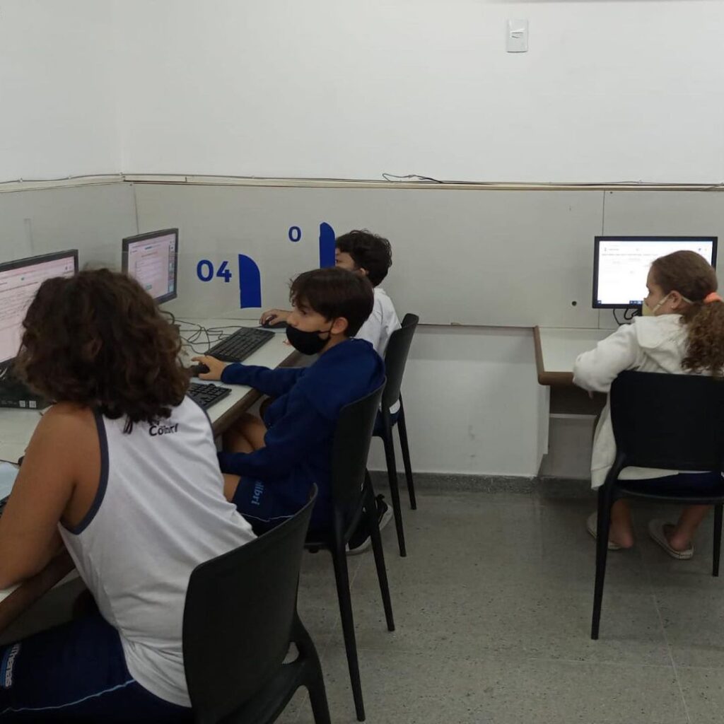 Os alunos do 5°ano B trabalharam o gênero textual Biografia, por meio da gamificação.