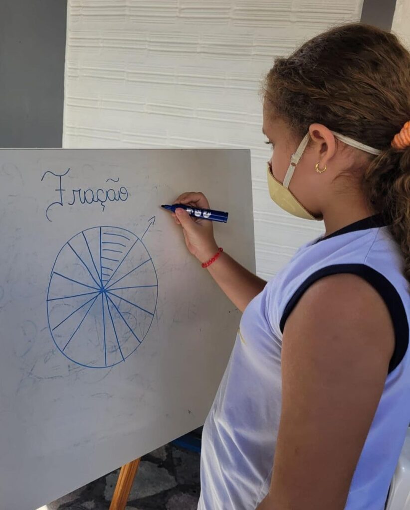 Uma delícia de aula! 😋 Em uma aula prática de Fração a turma do 5°Ano B interagiu de forma descontraída e saborosa.