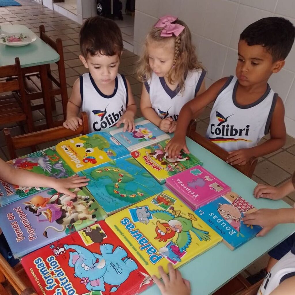Em comemoração ao dia do livro infantil, as crianças do infantil 3 participaram de momento lúdico, cheio de encanto e imaginação.