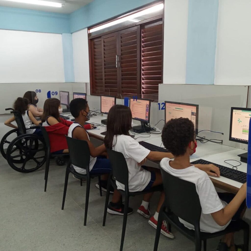 Os alunos do 5°ano B trabalharam o gênero textual Biografia, por meio da gamificação.
