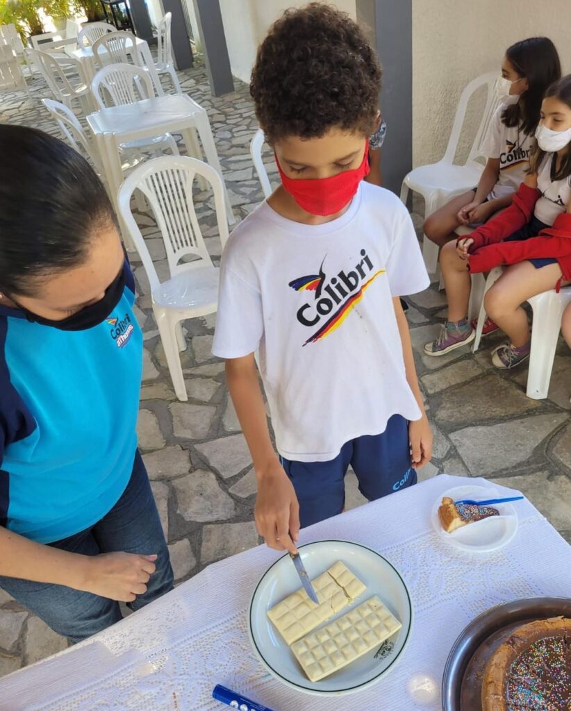 Uma delícia de aula! 😋 Em uma aula prática de Fração a turma do 5°Ano B interagiu de forma descontraída e saborosa.