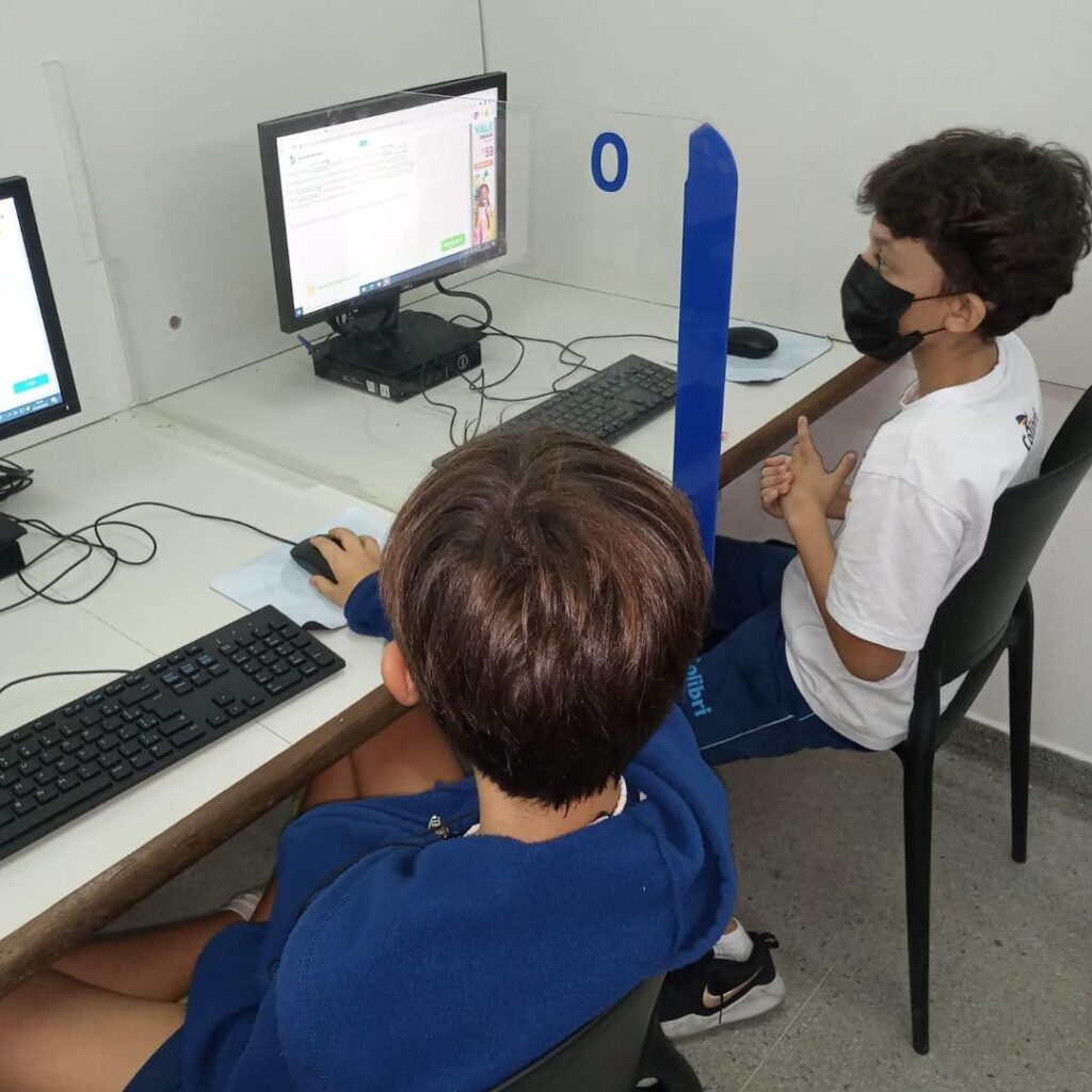 Os alunos do 5°ano B trabalharam o gênero textual Biografia, por meio da gamificação.