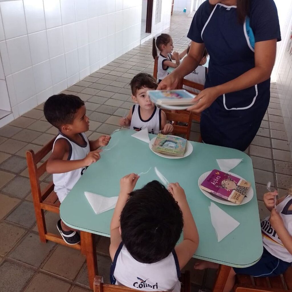 Em comemoração ao dia do livro infantil, as crianças do infantil 3 participaram de momento lúdico, cheio de encanto e imaginação.