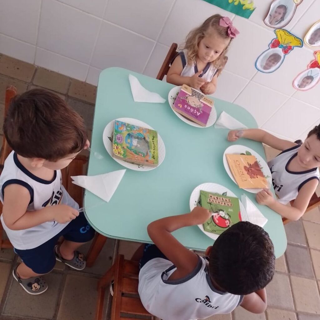 Em comemoração ao dia do livro infantil, as crianças do infantil 3 participaram de momento lúdico, cheio de encanto e imaginação.