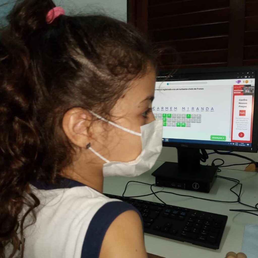 Os alunos do 5°ano B trabalharam o gênero textual Biografia, por meio da gamificação.