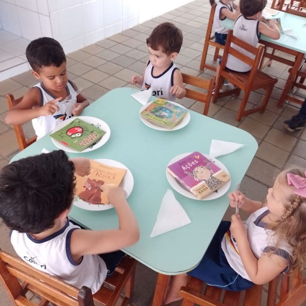 Em comemoração ao dia do livro infantil, as crianças do infantil 3 participaram de momento lúdico, cheio de encanto e imaginação.