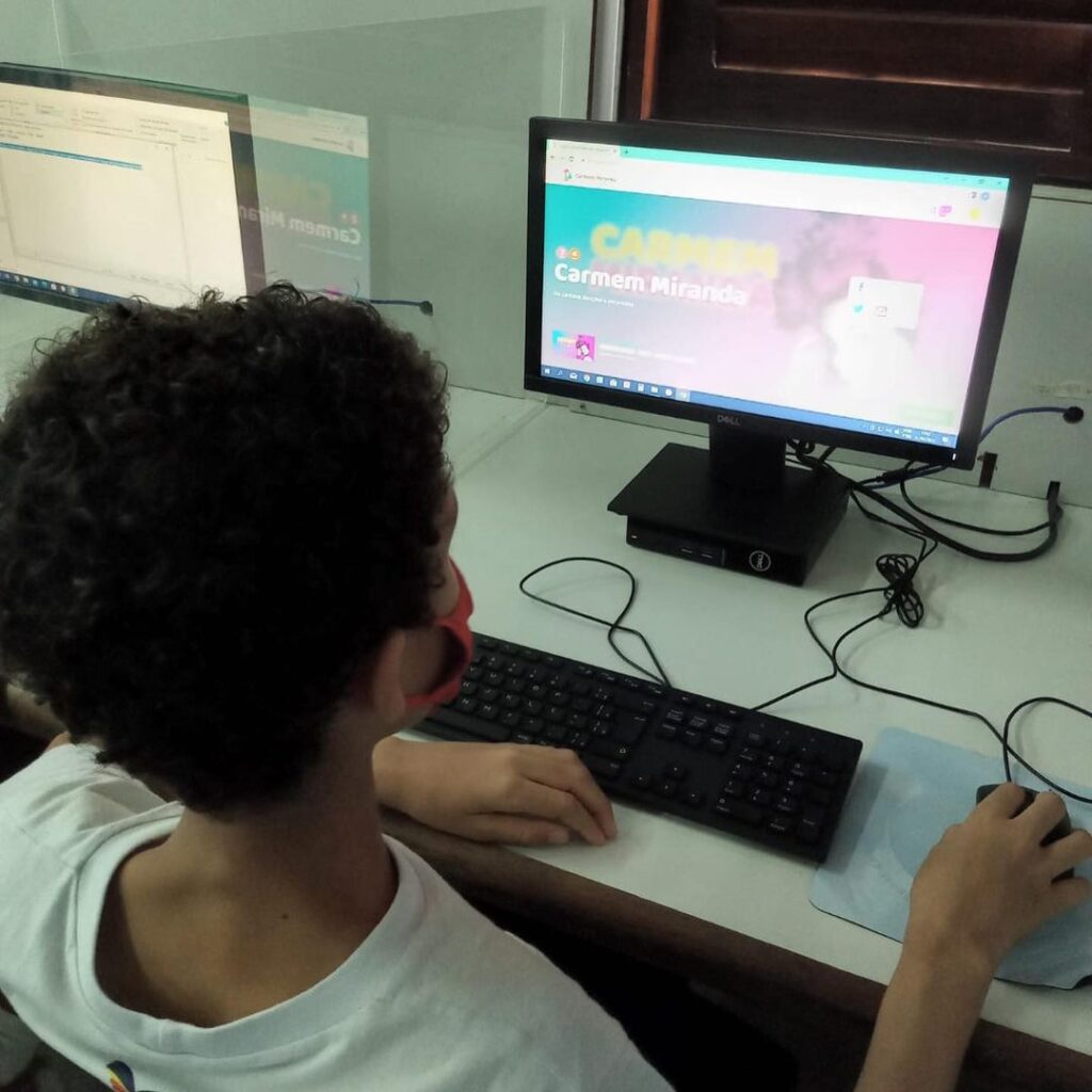 Os alunos do 5°ano B trabalharam o gênero textual Biografia, por meio da gamificação.