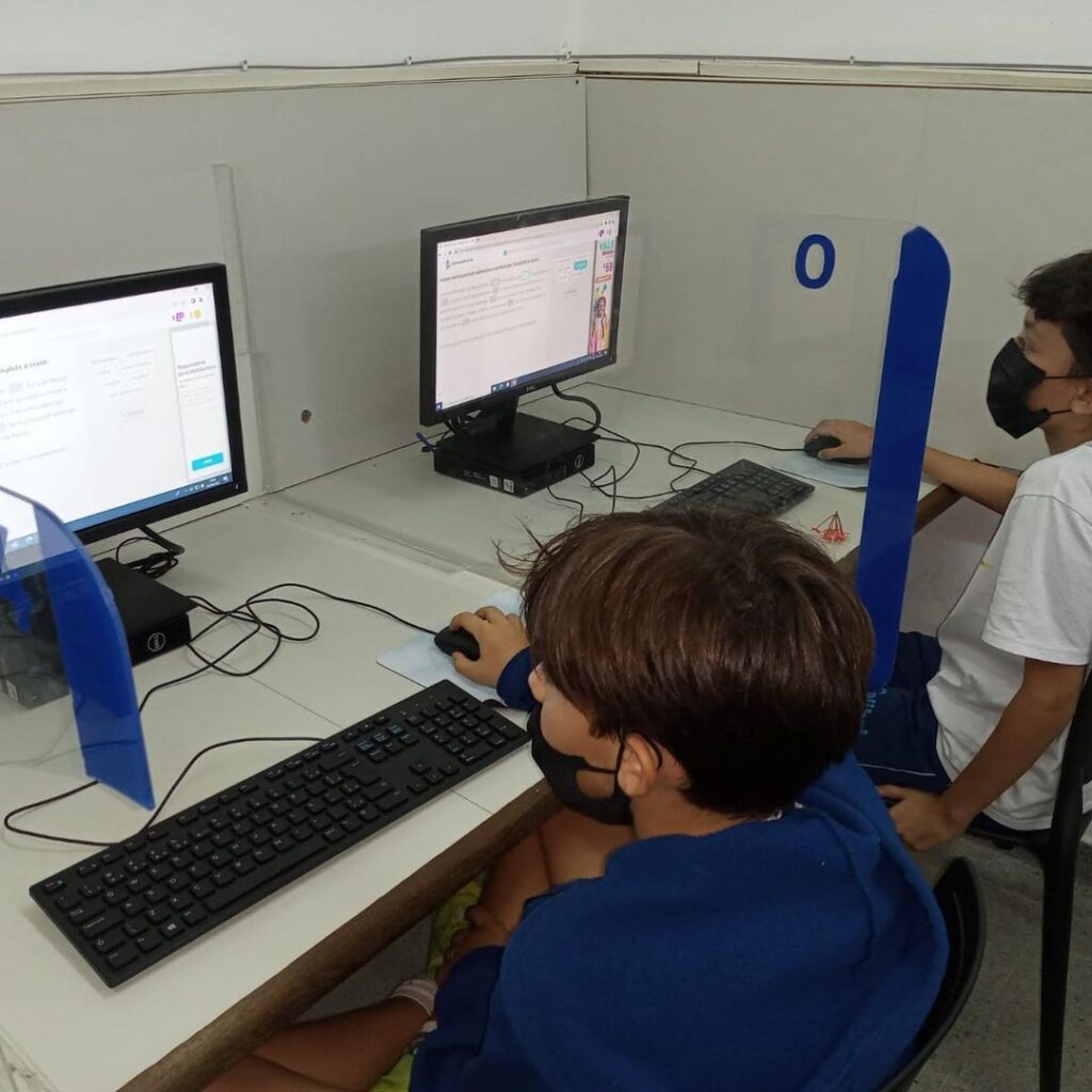 Os alunos do 5°ano B trabalharam o gênero textual Biografia, por meio da gamificação.