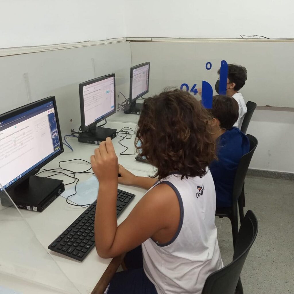 Os alunos do 5°ano B trabalharam o gênero textual Biografia, por meio da gamificação.