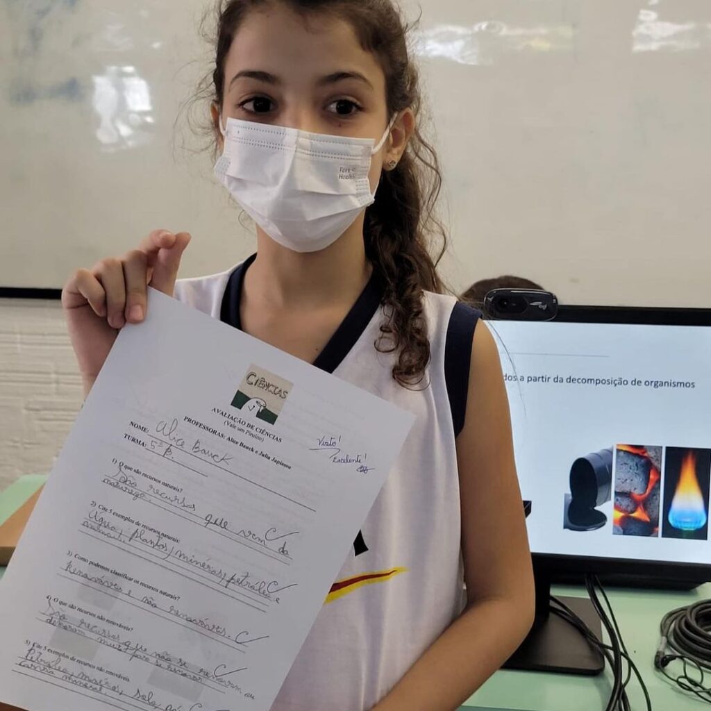 Em Ciências, os alunos do 5° Ano B estudaram sobre os recursos naturais renováveis e não renováveis.