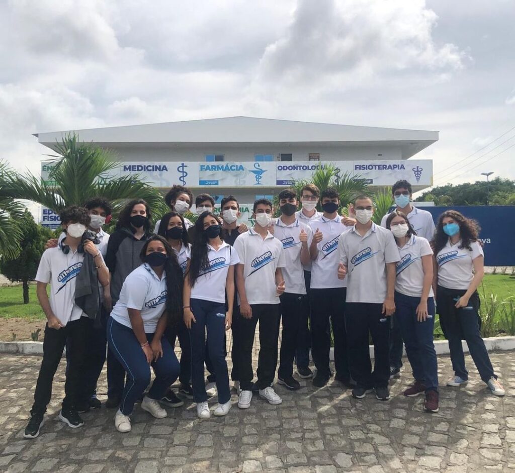Hoje as turmas da primeira e terceira séries do ensino médio visitaram a Faculdade Facene Famene a convite do projeto Anatomia Viva.