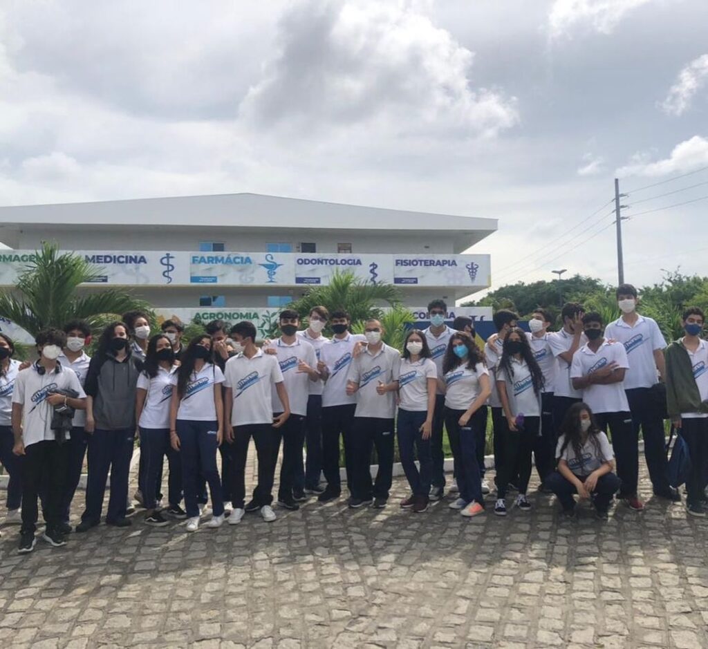 Hoje as turmas da primeira e terceira séries do ensino médio visitaram a Faculdade Facene Famene a convite do projeto Anatomia Viva.