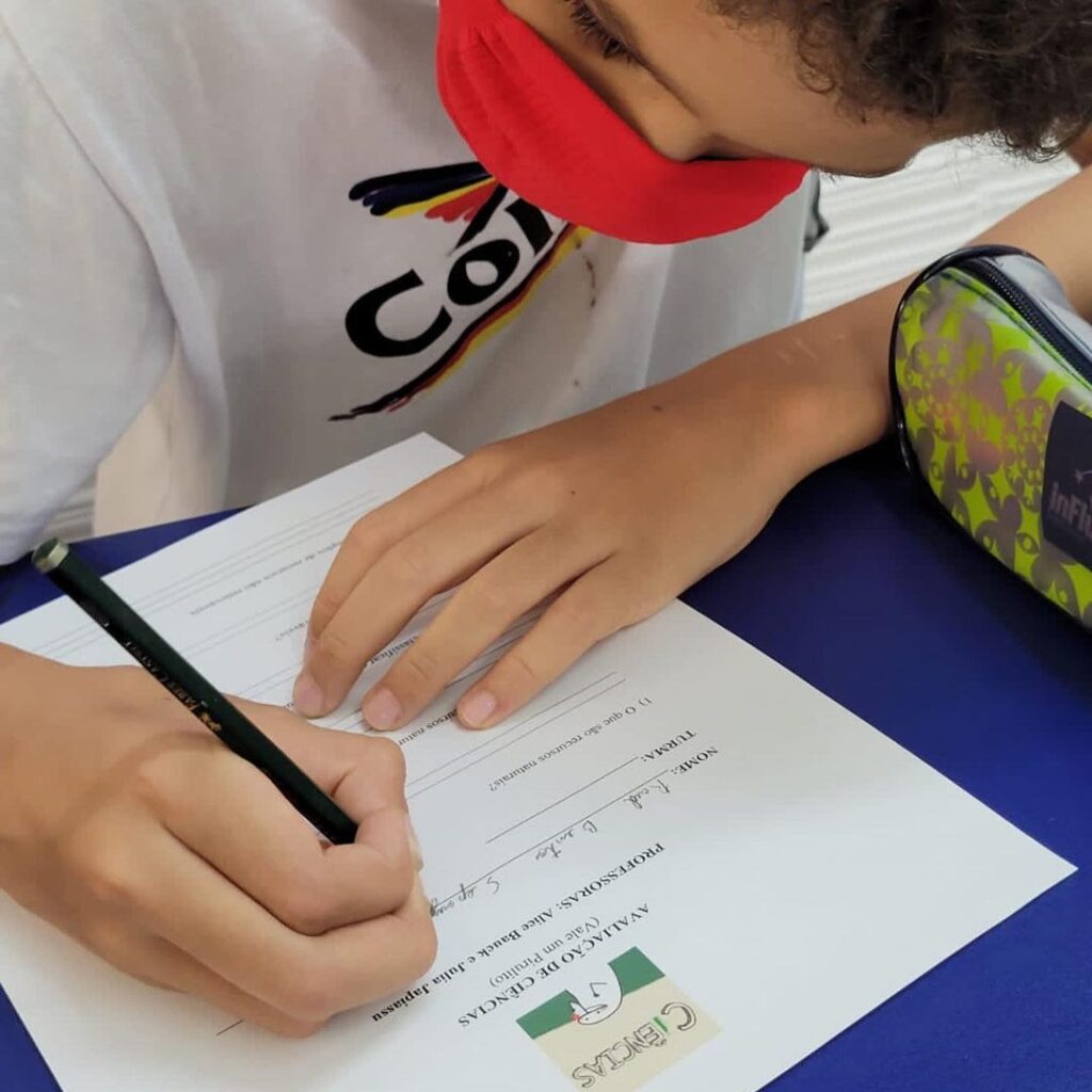 Em Ciências, os alunos do 5° Ano B estudaram sobre os recursos naturais renováveis e não renováveis.