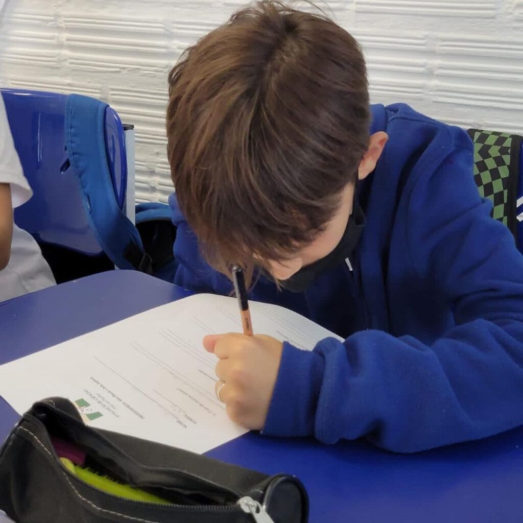 Em Ciências, os alunos do 5° Ano B estudaram sobre os recursos naturais renováveis e não renováveis.