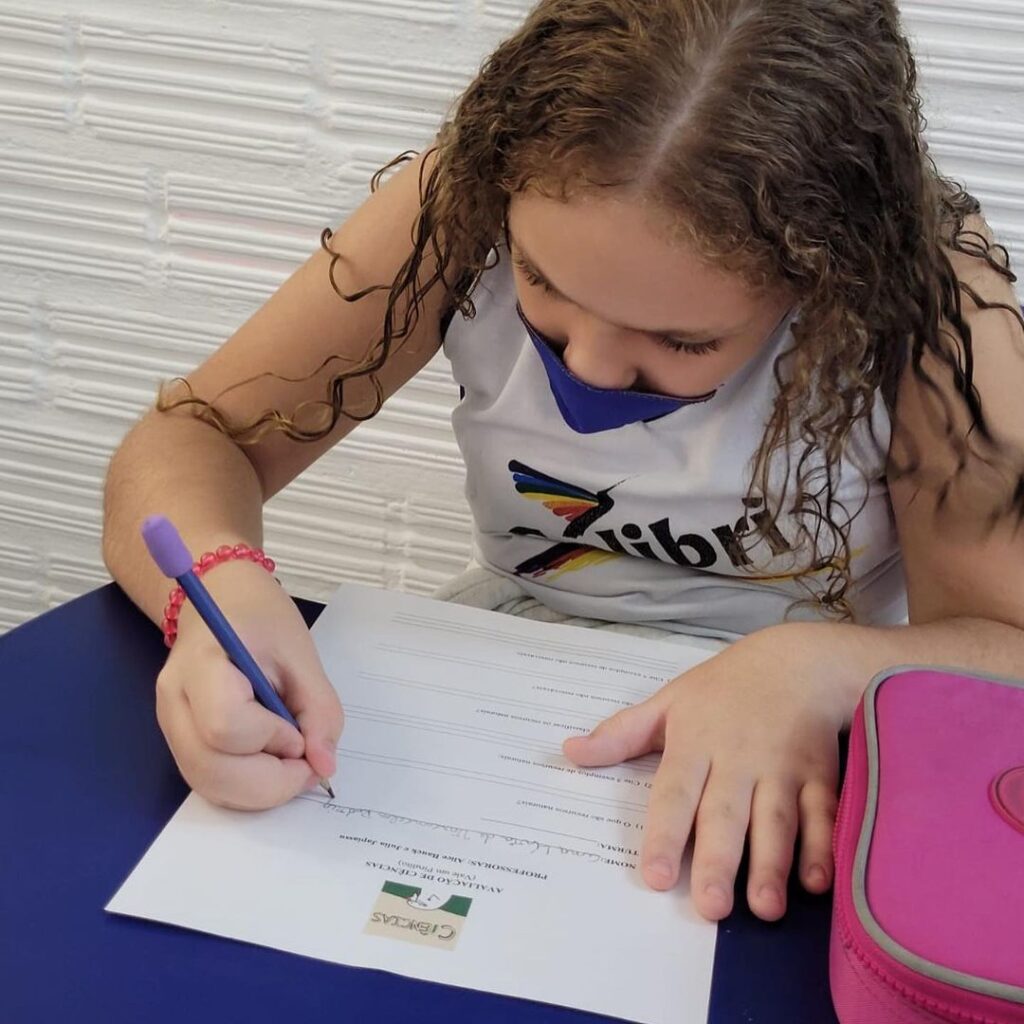 Em Ciências, os alunos do 5° Ano B estudaram sobre os recursos naturais renováveis e não renováveis.