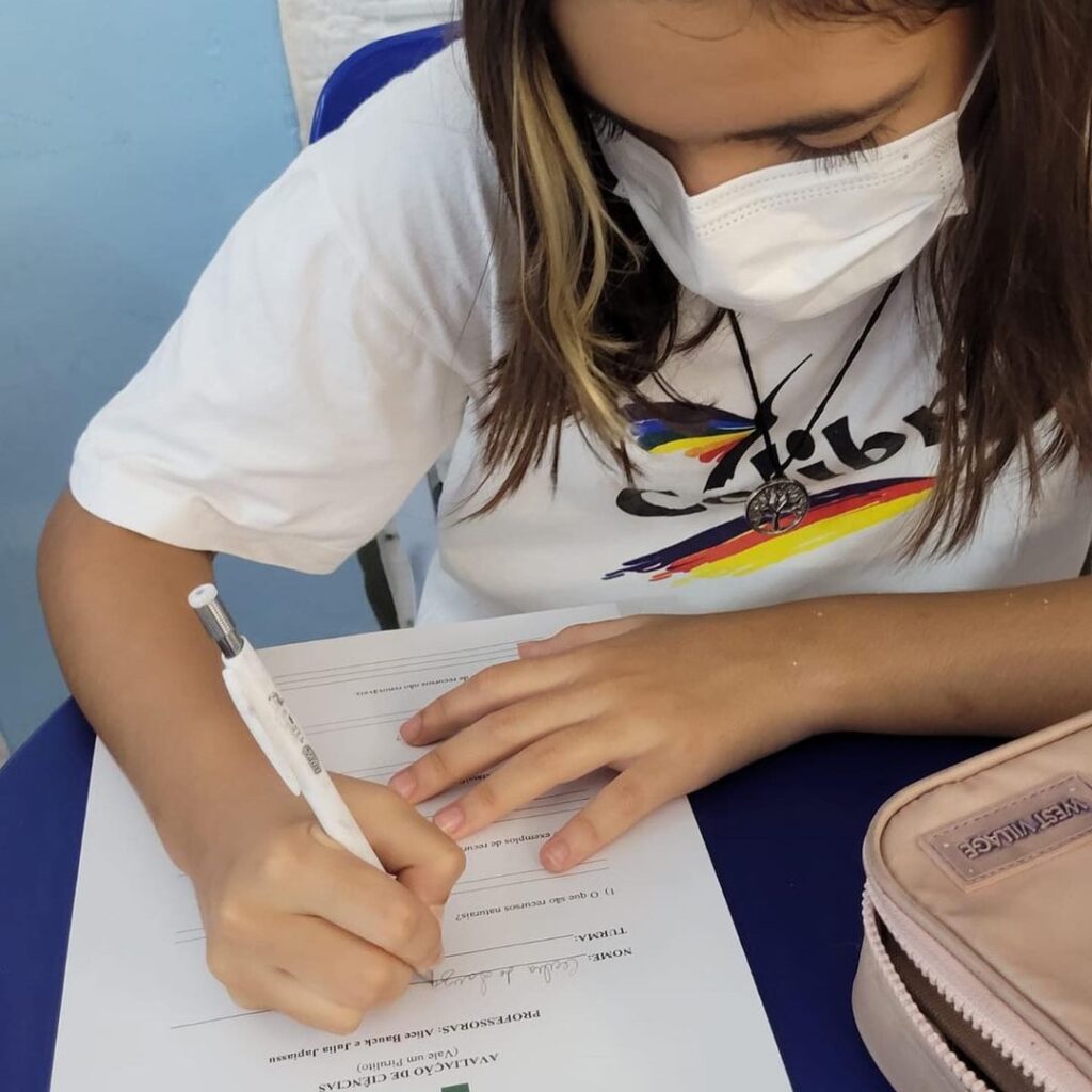 Em Ciências, os alunos do 5° Ano B estudaram sobre os recursos naturais renováveis e não renováveis.