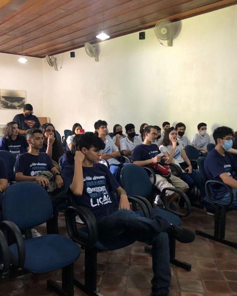 Na última quinta, os alunos do Ensino Médio foram a uma aula de campo no centro histórico da nossa cidade.