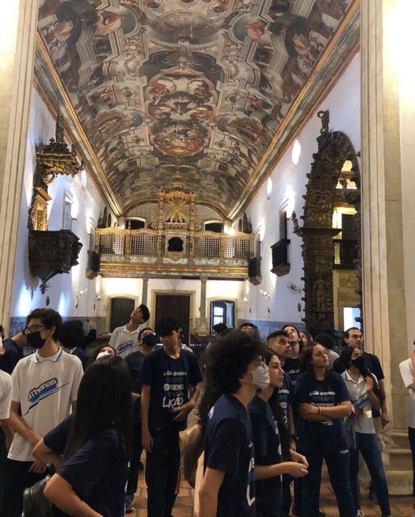 Na última quinta, os alunos do Ensino Médio foram a uma aula de campo no centro histórico da nossa cidade.