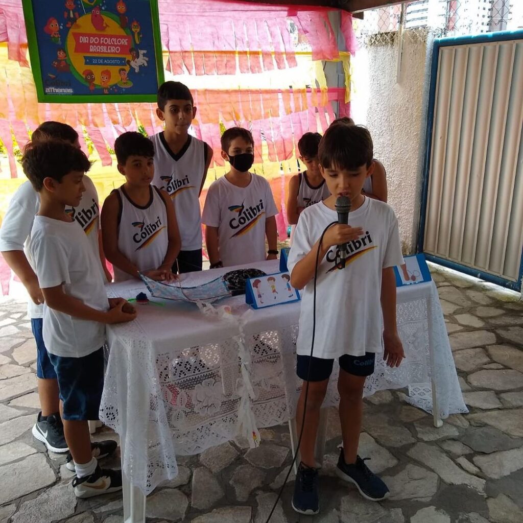 O folclore é a expressão mais forte de viver de um grupo social.