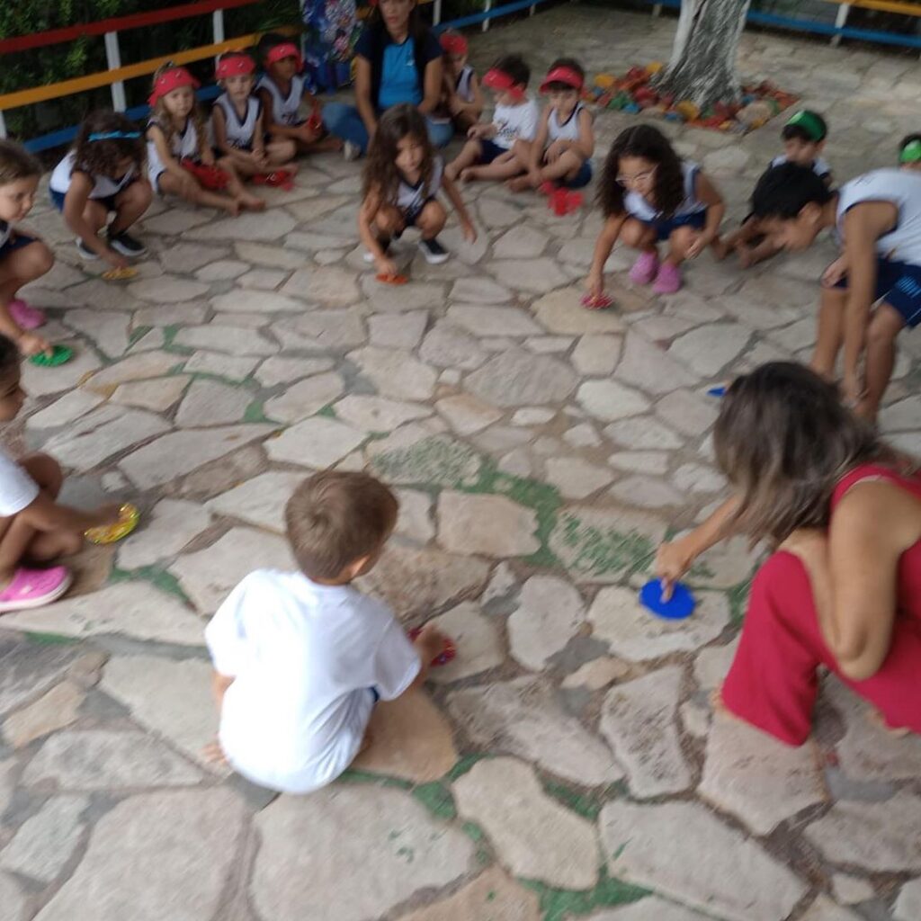 Finalizamos nossas atividades folclóricas com muita alegria e diversão!