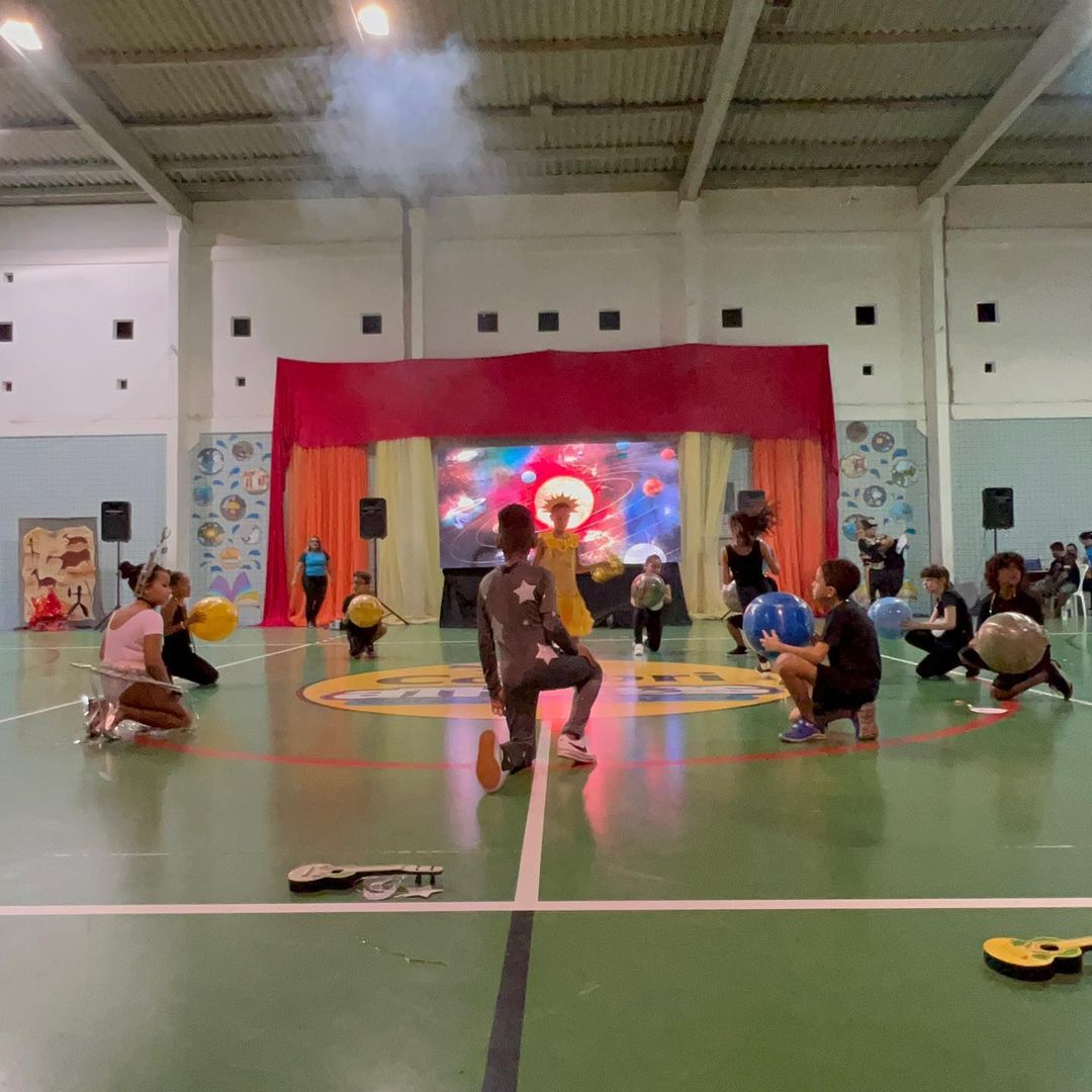 No último dia 18, tivemos a apresentação da Mostra Cultural, dessa vez com os alunos do Ensino Fundamental I com o tema O universo que nos cerca.