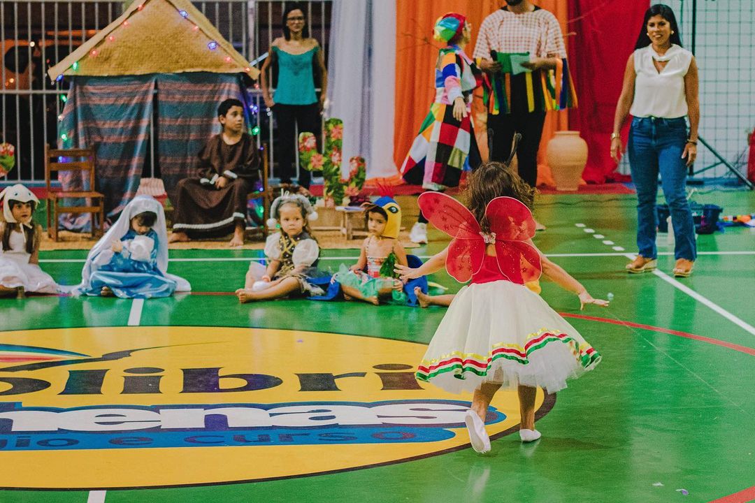 Os momentos puros de felicidade podem ser também os mais simples: a família unida, o riso que toma conta da casa,o entusiasmo no rosto das crianças, o carinho que transborda em todos os corações.